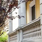 Joivy Splendid 3Br Apt With Parking And Terrace In Como